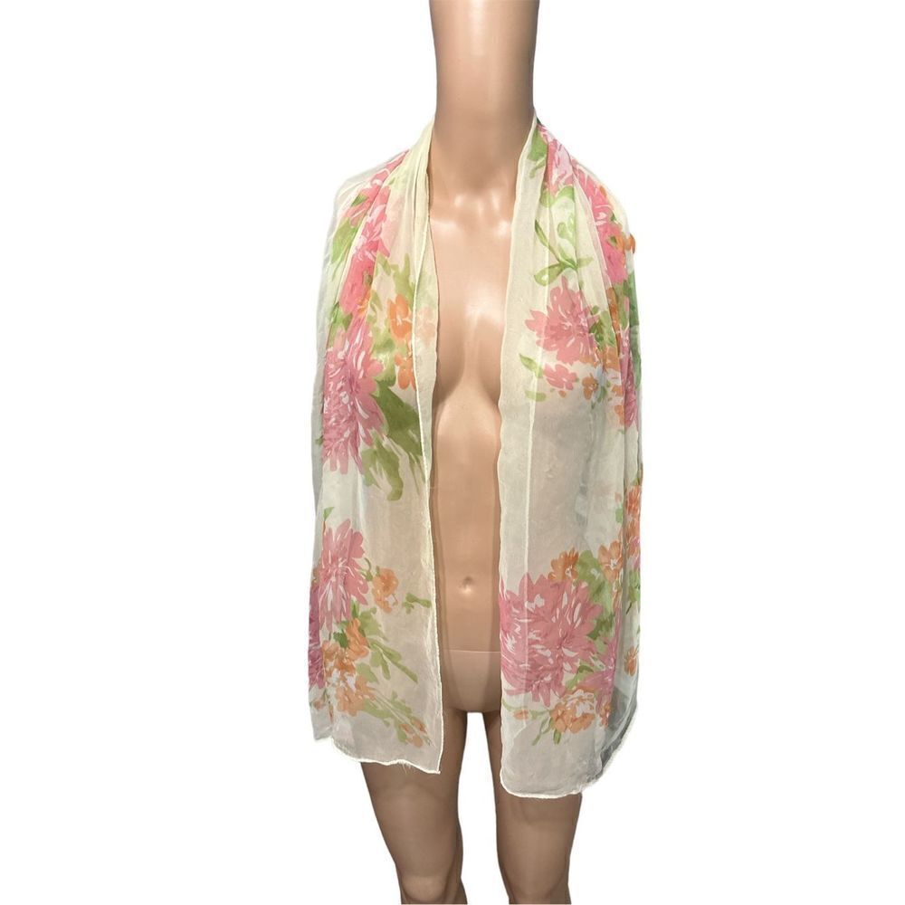 Beautiful cream color with pink flowers. Very soft scarf in good condition. Tag